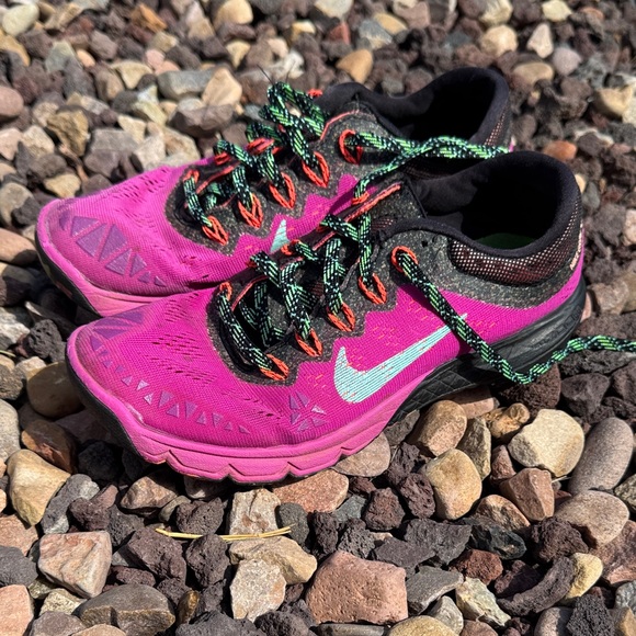 Nike Fuchsia and Black Running Shoes - Picture 1 of 4